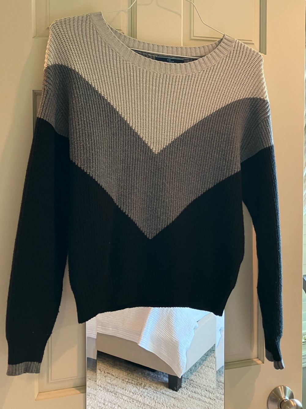 Chevron Colorblock Crewneck Sweater - Black & Gray